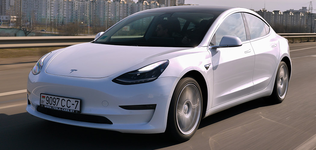 Tesla Model 3 Roof Box Featured