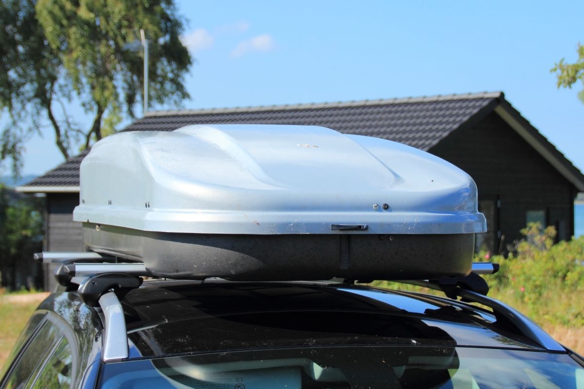 How Do You Position A Thule Roof Box?