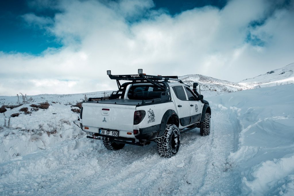 How Far Apart Should Rhino Racks Be