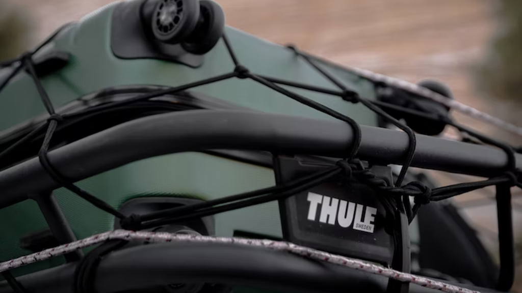 Folding roof cargo basket